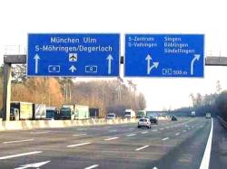 Advance guide signs for Autobahn crossing